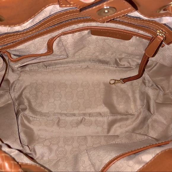 Michael Kors Jet Set Large Gathered Tote Bag - Picture 8 of 15